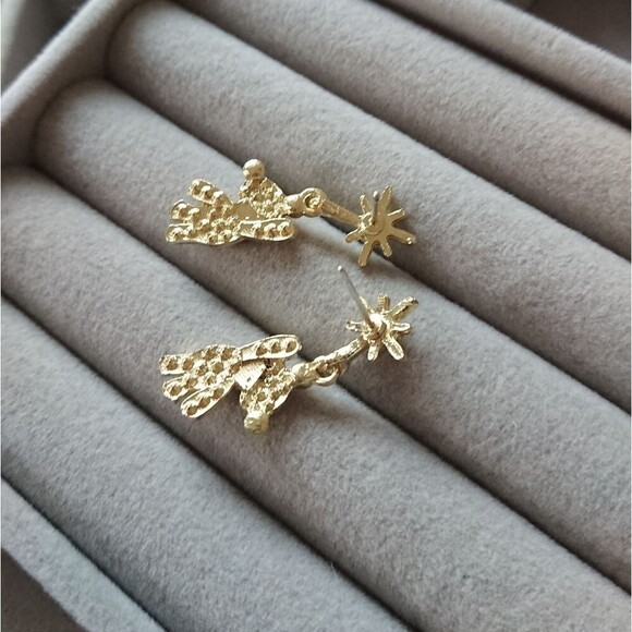 Cute bear dangling Cubic Zirconia Stud Earrings - Gold tone - Picture 7 of 7